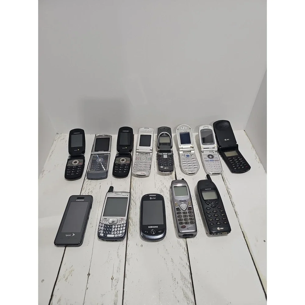 Vintage Cell Phone Lot of 13 Nokia Motorola  Samsung Sprint PCS Untested